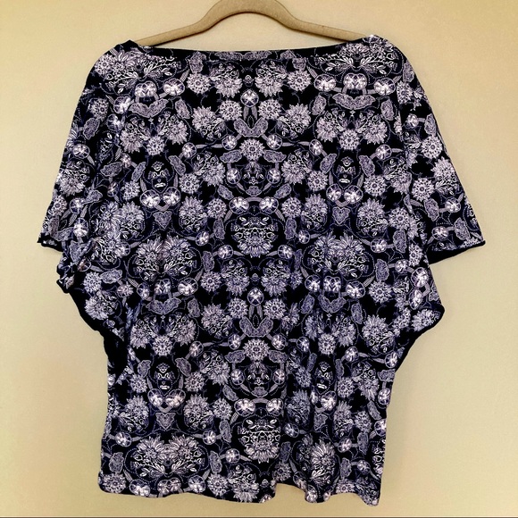 GAP Navy and White Butterfly Ruffle Floral Print T-Shirt EUC - Picture 3 of 3